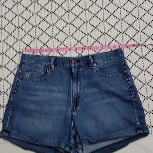 American Eagle Outfitters High Waisted Cuffed Mom Denim Shorts - Picture 5 of 8